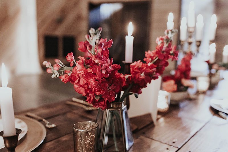 Enchanted_Forrest_Wedding-close_up_with_flowers_and_candles