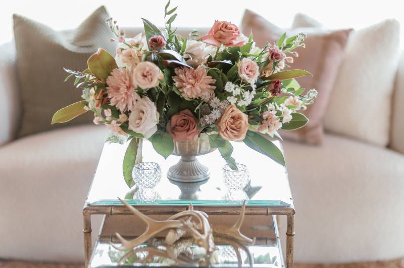 Contigo Ranch Lasting Impressions Award The Styled Challenge Fredericksburg TX Couch Bouquet Table Contigo Ranch Lasting Impressions Award The Styled Challenge Fredericksburg TX Couch Bouquet Table