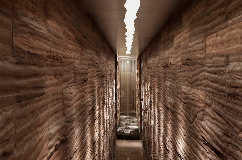 Las Vegas Or Bust!Sahra Spa hallway Las Vegas Or Bust!Sahra Spa hallway