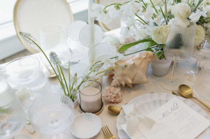 Coastal Meets Midwestern Elengace table setting white Coastal Meets Midwestern Elengace table setting white