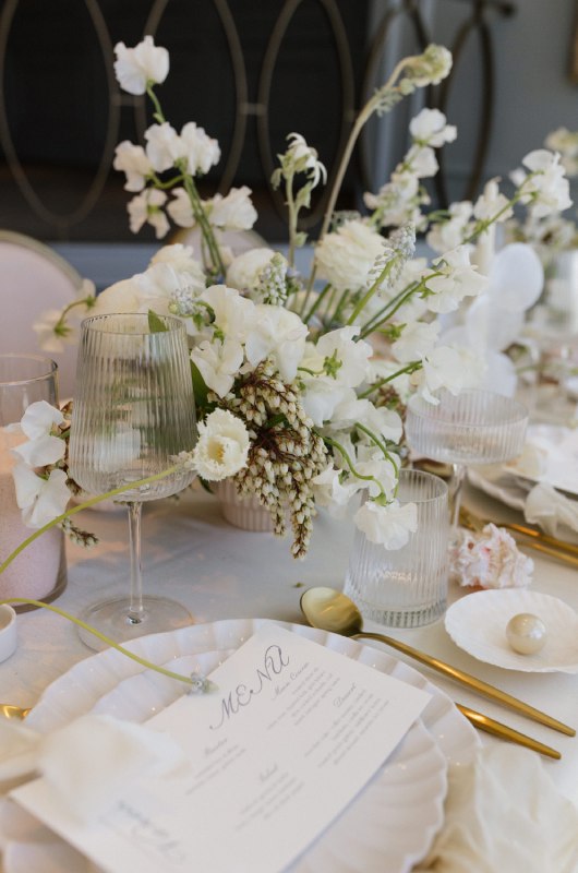 Coastal Meets Midwestern Elegnace table flowers