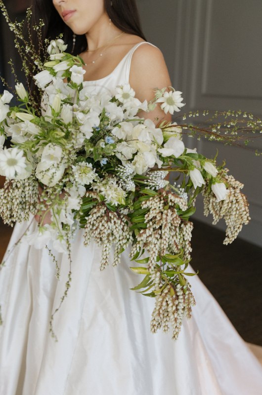 Coastal Meets Midwestern Elegance bridal bouquet
