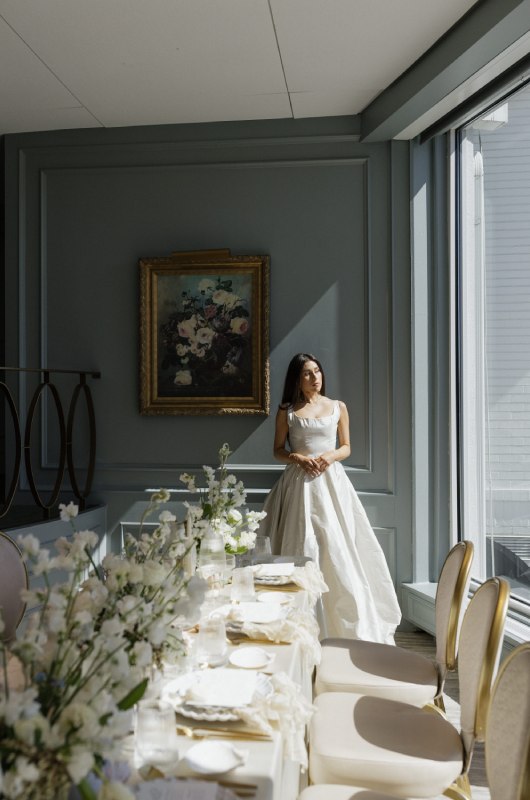 Coastal Meets Midwestern Elegance bride and table