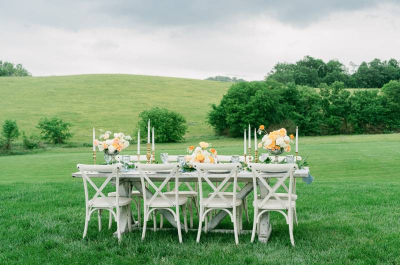 Southern Florals at the White Dove Barn Nashville Tennessee Table Setup () Southern Florals at the White Dove Barn Nashville Tennessee Table Setup ()