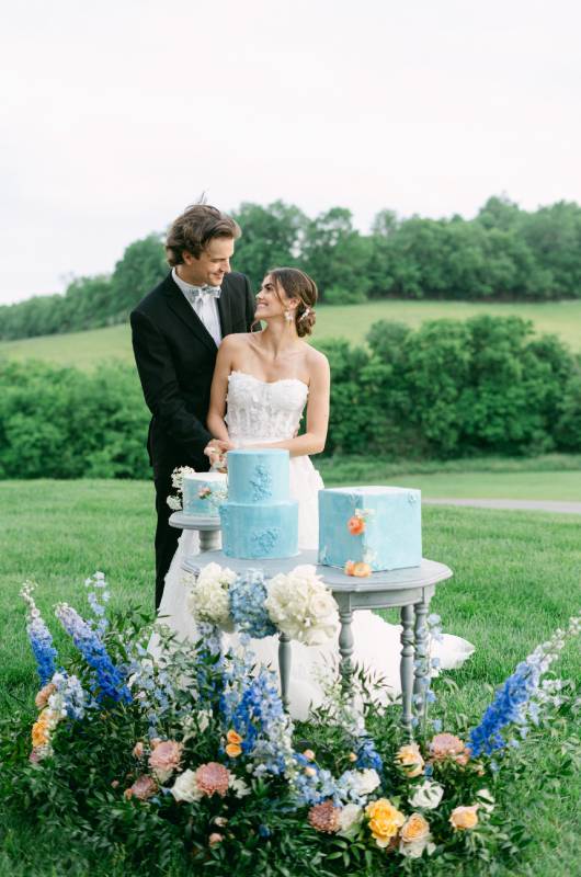 Southern Florals at the White Dove Barn Nashville Tennessee Cutting Cake