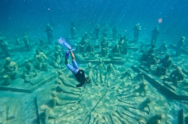 st maarten caribbeans wedding destination underwater museum person diving st maarten caribbeans wedding destination underwater museum person diving