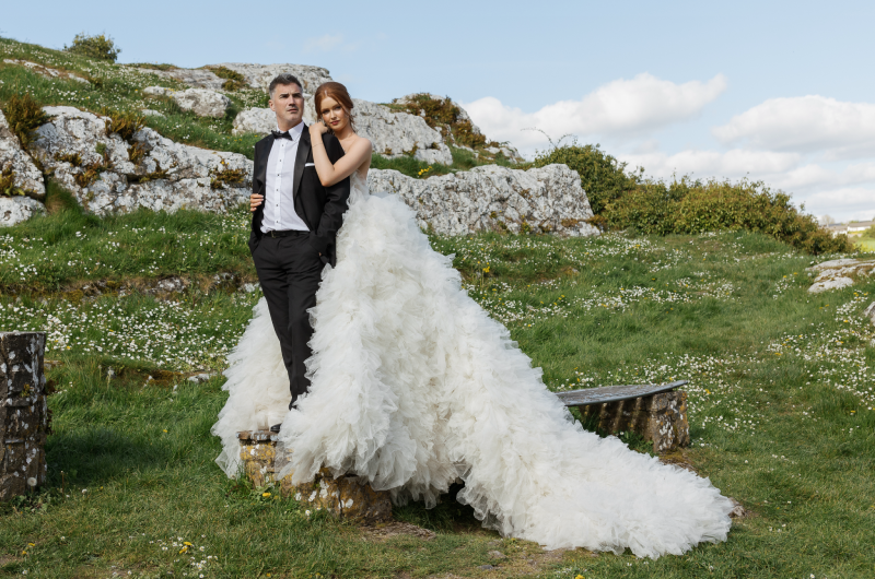 Cashel_Palace_Styled_Challenge_Ireland_couple_rocks Cashel_Palace_Styled_Challenge_Ireland_couple_rocks