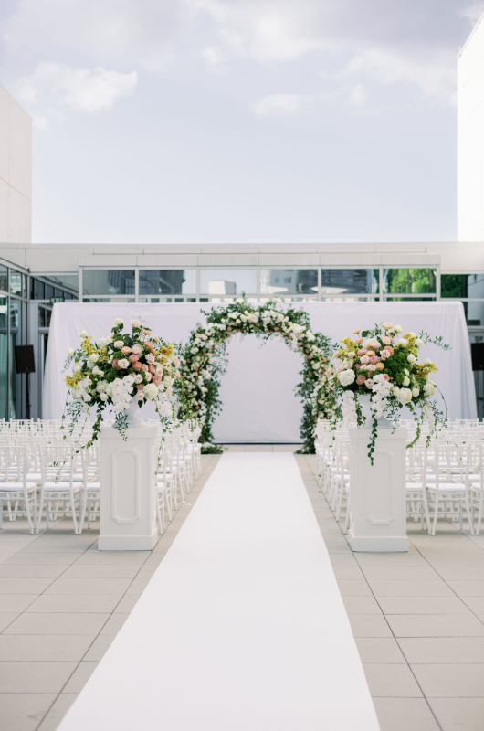 the conrad nasvhille luxury in downtown music city altar and aisle