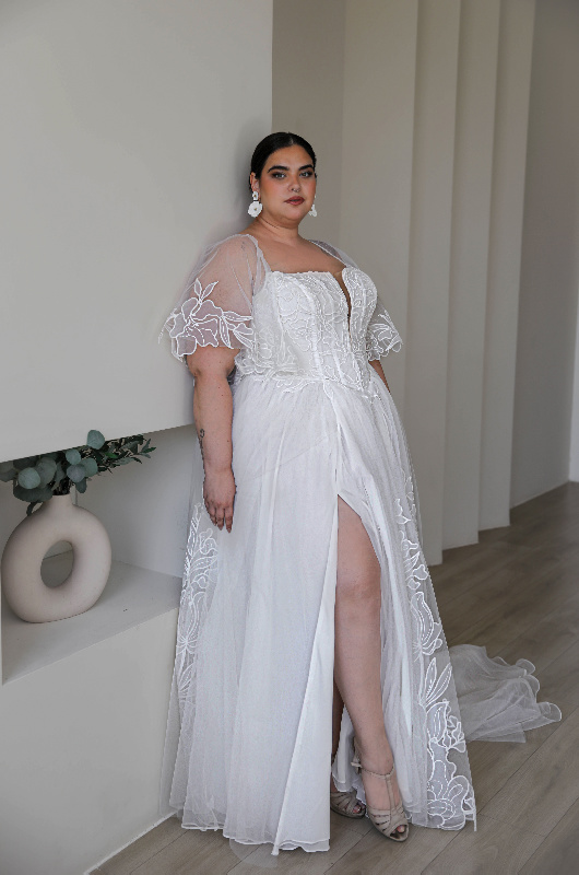 fall bridal fashion trends Zoe hero florals right