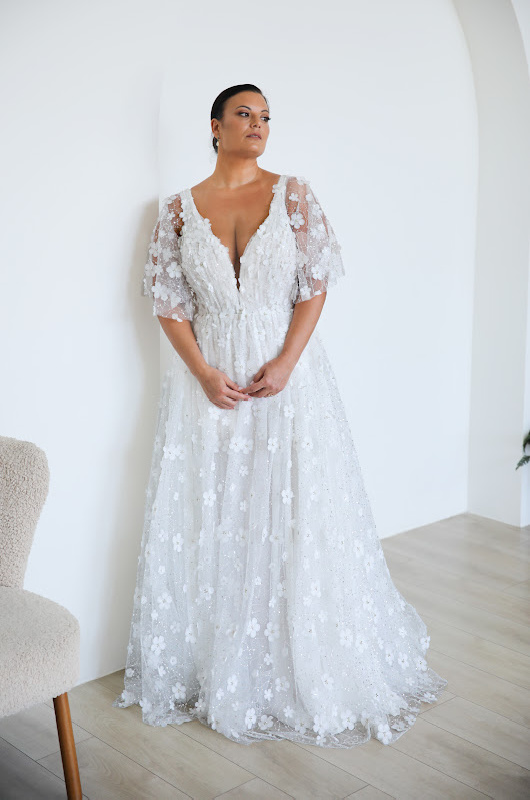 fall bridal fashion trends lace sleeves