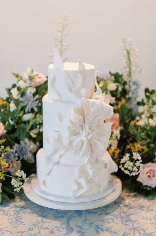 Timeless Elegance Beorne Texas wedding cake