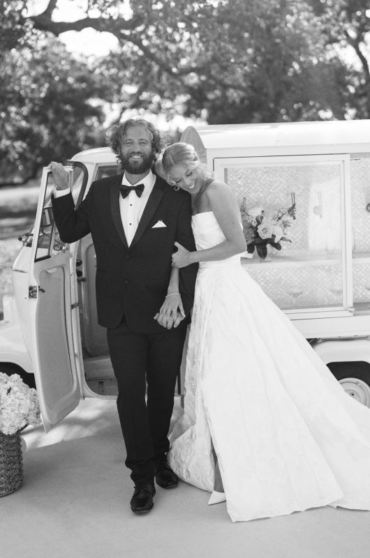 Timeles Elegance A Classic Blue and White Chinoiserie Inspired Styled Shoot in Boerne TX bw couple shot