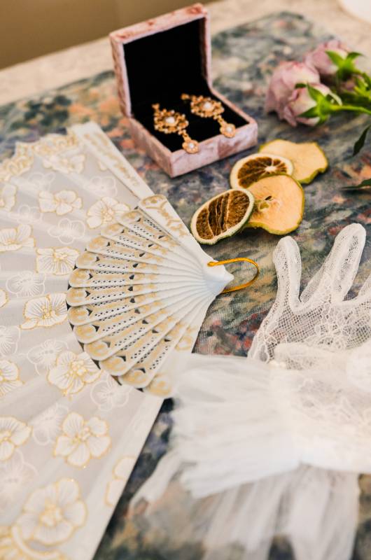 George Washington Hotel Lasting Impression Award fan and gloves