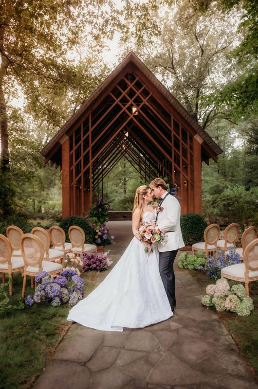 Blecken Chapel Bespoke Award & Social Media Award - The Styled Challenge Memphis TN Couple At Chapel