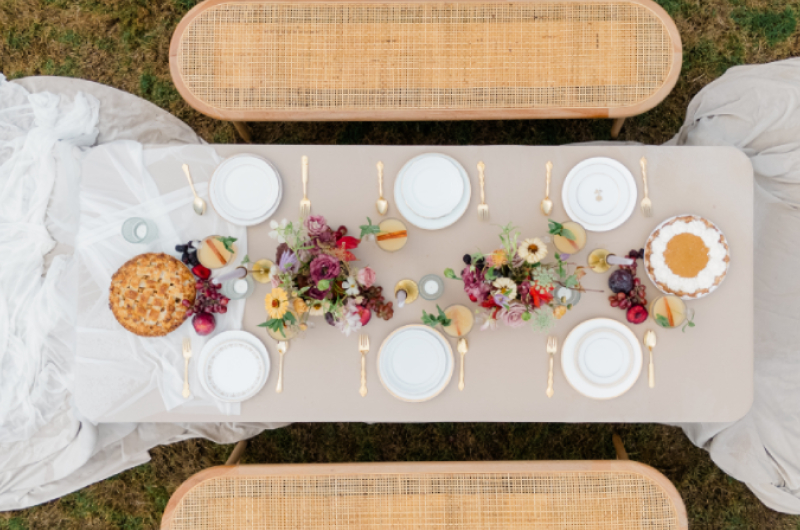 cozy autumn styledshoot outdoortable2 cozy autumn styledshoot outdoortable2