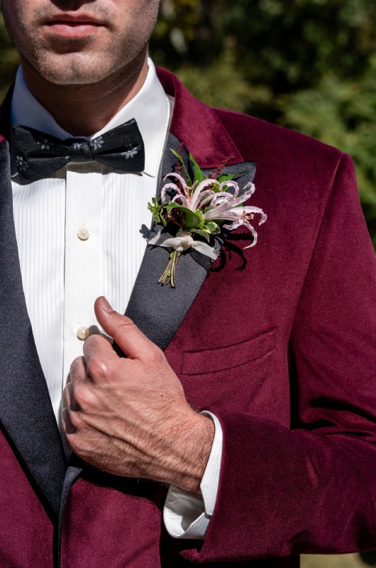 Trendsetter Award Chateau Elan Groom Close Up