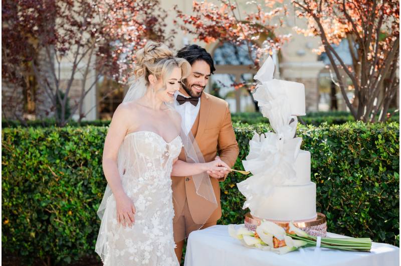 Desi Camille Weddings Events Wins Best Design The Styled Challenge Las Vegas cutting Desi Camille Weddings Events Wins Best Design The Styled Challenge Las Vegas cutting