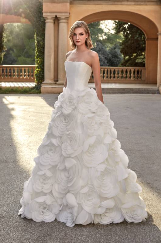 Predicting Taylor Swift's Wedding Dress: A Pronovias Perspective | Southern  Bride