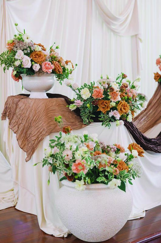 Old Money Meets Mocha Mousse – The First Look That Finally Happened brown and orange hues