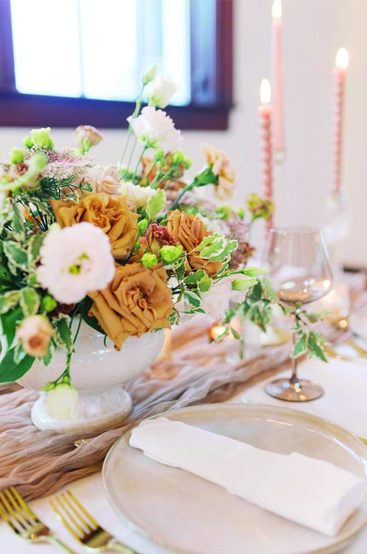 Old Money Meets Mocha Mousse – The First Look That Finally Happened flowers