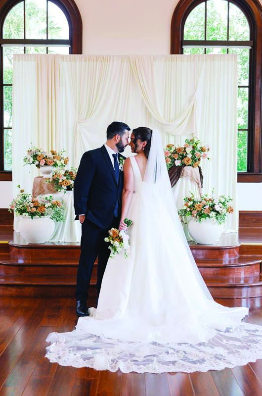 Old Money Meets Mocha Mousse – The First Look That Finally Happened at the altar